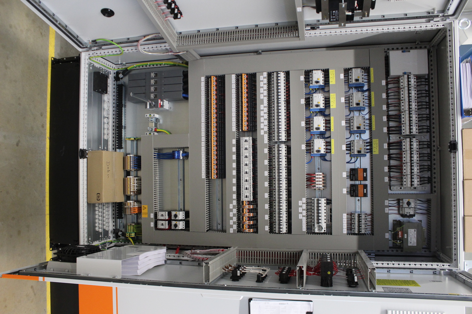 Control cabinet Amacs EV2240 vent, feeding, egg coll., light